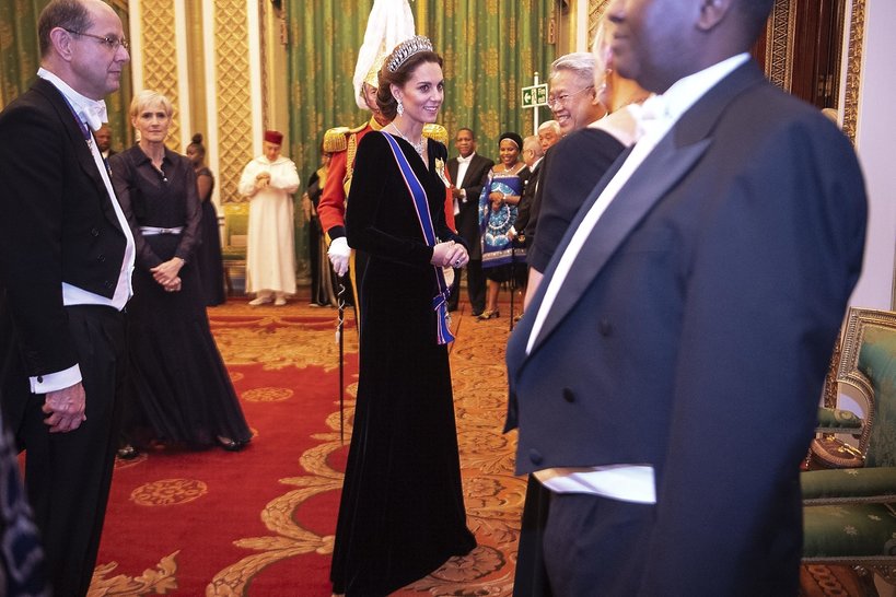 Księżna Kate czarna suknia