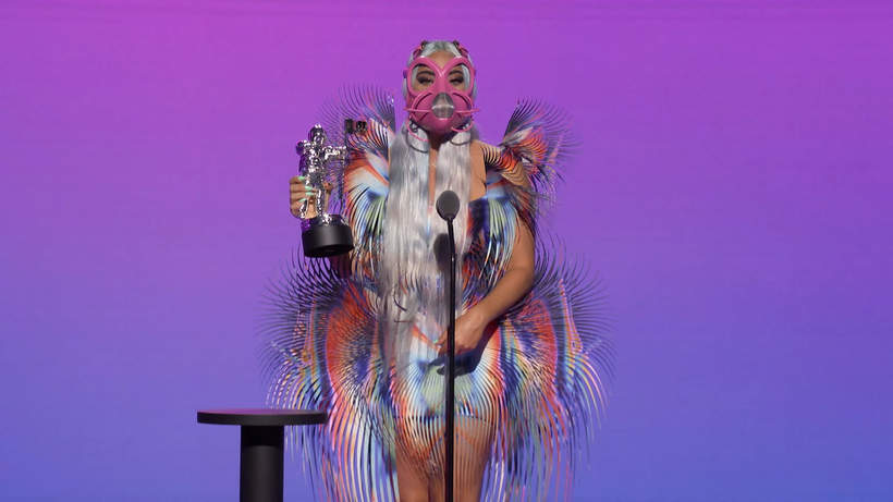Lady-Gaga-Video-Music-Awards-2020-maska