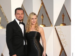 Leonardo DiCaprio i Kate Winslett na Oscarach 2016 trzyma Oscara