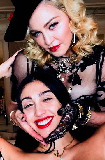 Madonna i Lourdes, włosy pod pachami