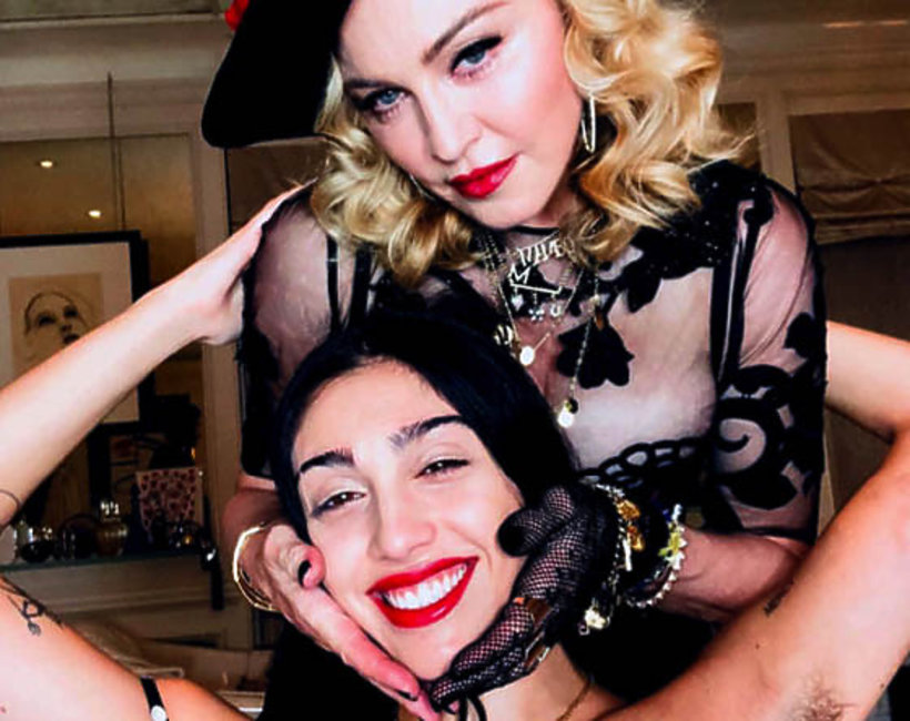 Madonna i Lourdes, włosy pod pachami