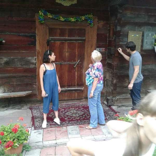 Mila Kunis i Ashton Kutcher odwiedzają Ukrainę