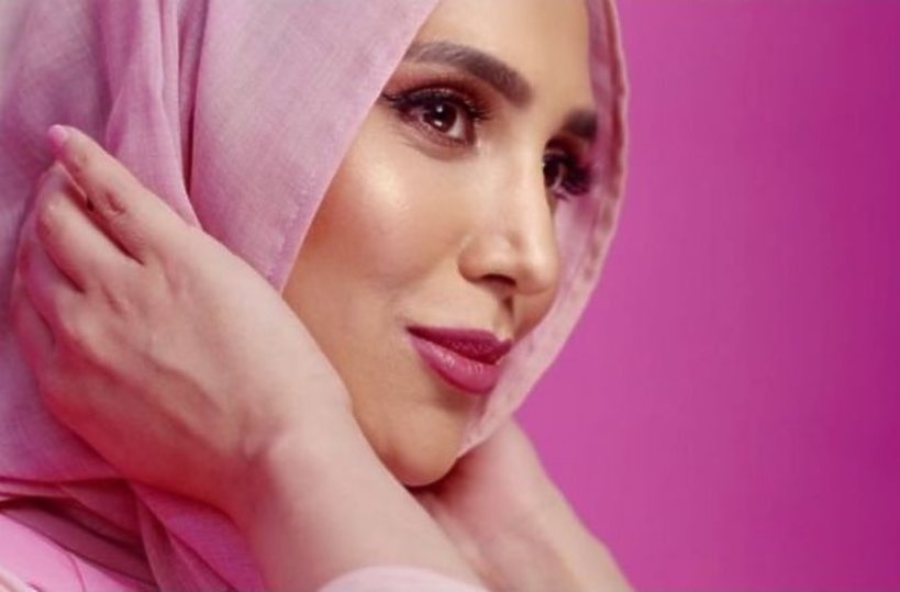 modelka w hidżabie w reklamie L'Oreal, Amena Khan