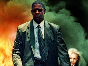 plakat filmu Człowiek w ogniu. Denzel Washington, Dakota Fanning