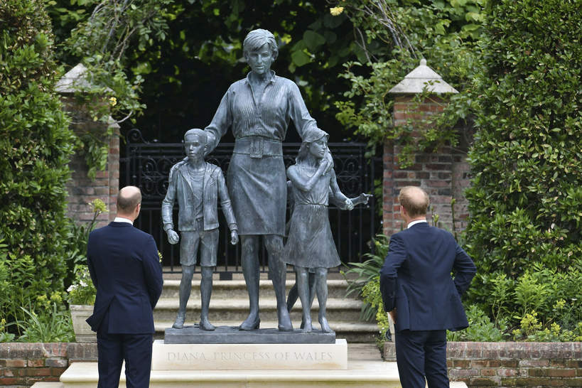 Pomnik księżnej dIany Harry i William