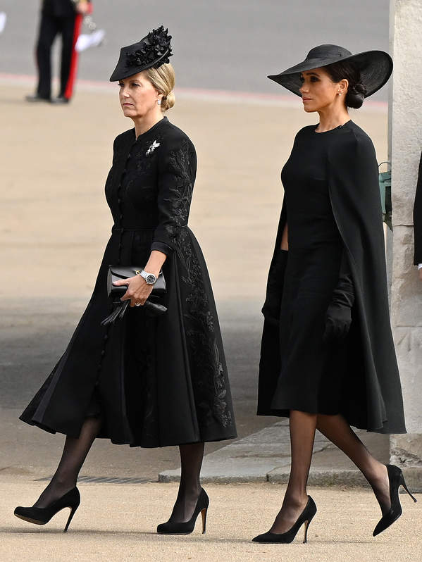 Rękawiczki na pogrzebie królowej