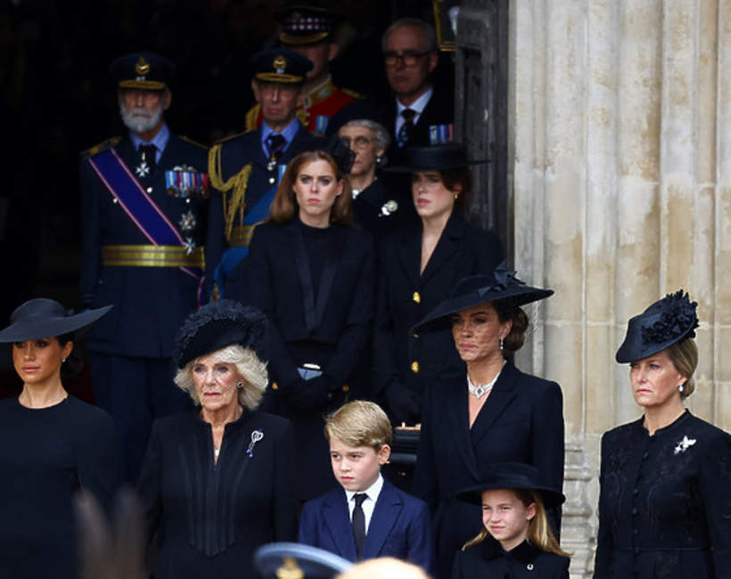 Rękawiczki na pogrzebie królowej mn