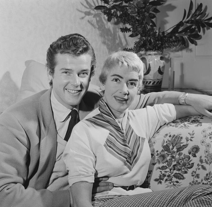 Roger Moore, Dorothy Squires