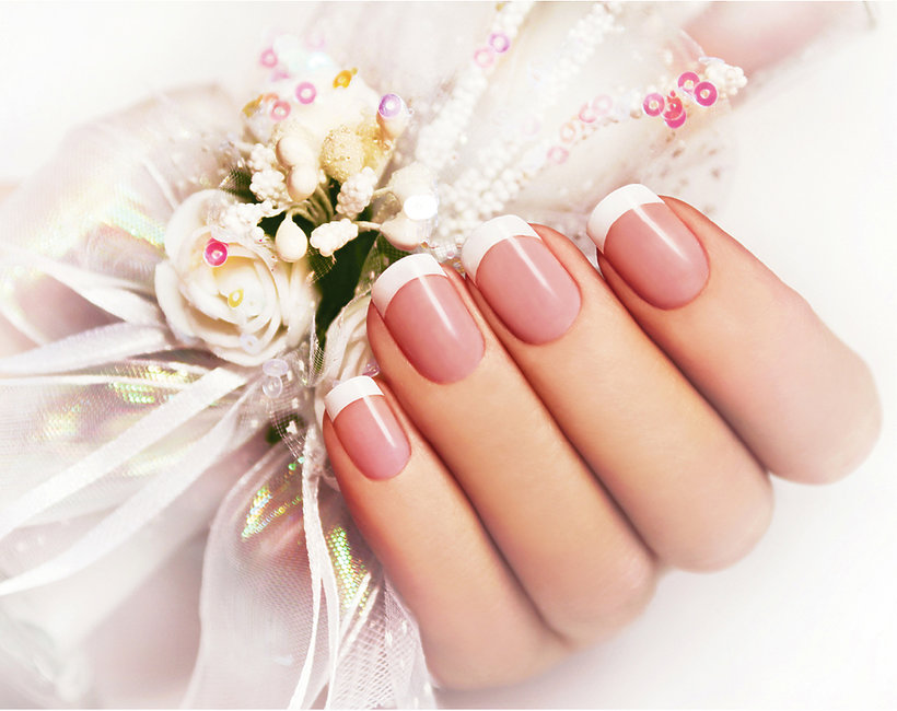 Ślubny manicure trendy