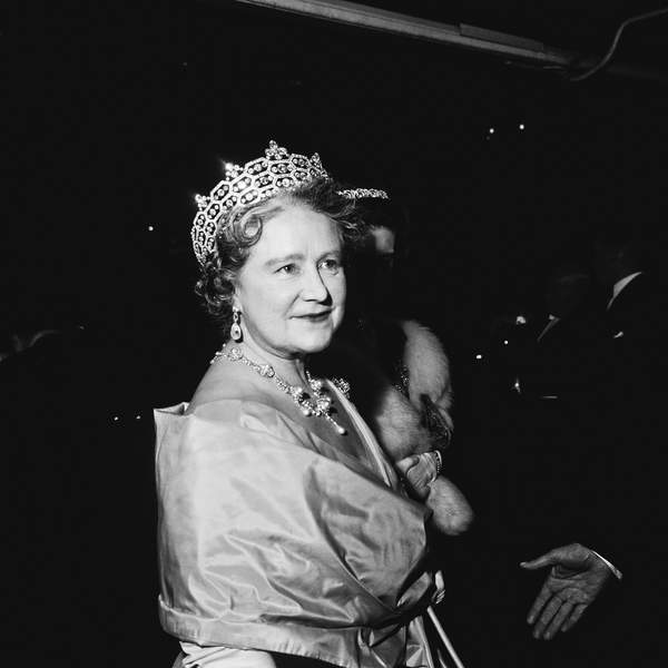 Tajemnice Windsorów: królowa matka manipulatorka