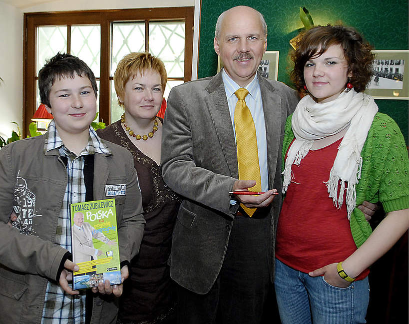  Tomasz Zubilewicz z synem Łukaszem i córką Martą i żoną Violettą, 2007