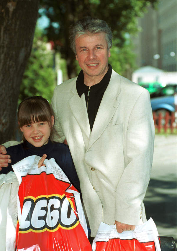 Turniej gwiazd Lego Studios; Emilian Kamiński z córką Natalią, 2001
