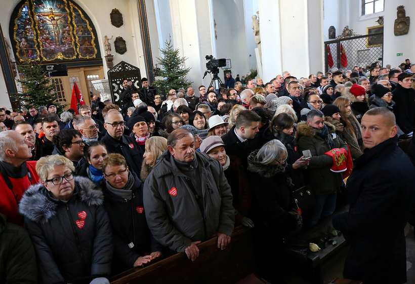 Uczestnicy pogrzebu Pawła Adamowicza