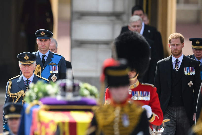 Wielka Brytania. Procesja z trumną królowej Elżbiety II przypomniała księciu Williamowi jeden z najgorszych dni jego życia