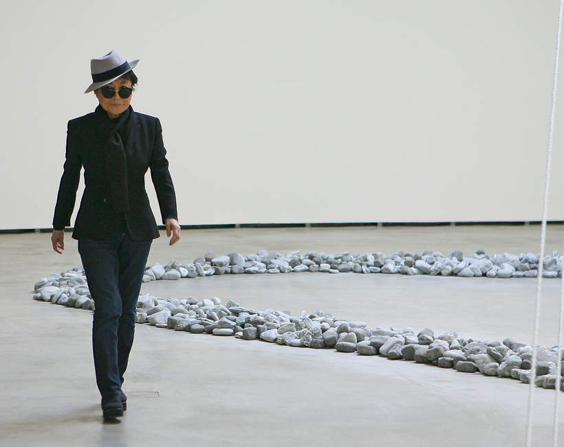 Yoko Ono VIVA! Moda