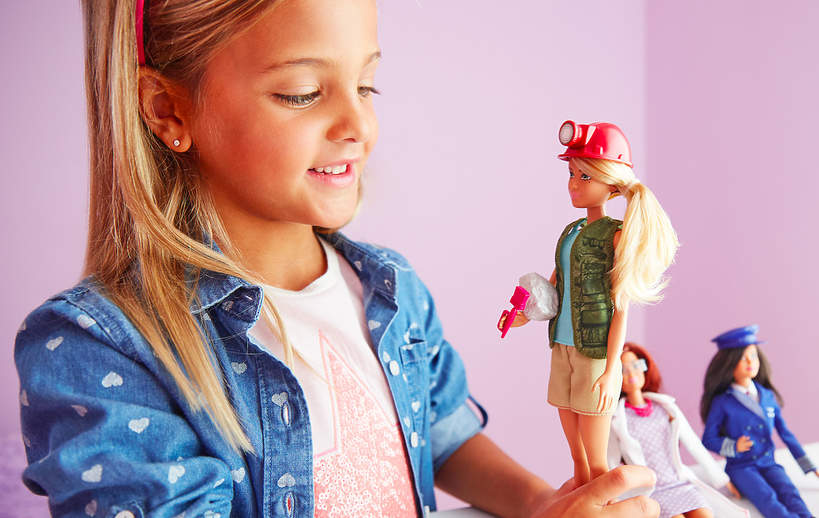 zabawa lalkami barbie
