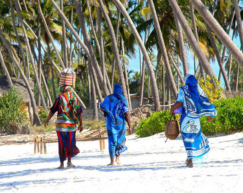 Zanzibar kobiety w kolorowych strojach