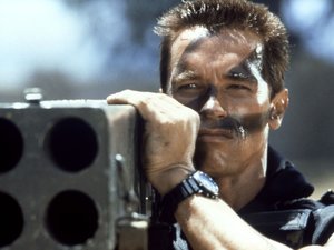 zdjęcie z filmu Komando. Arnold Schwarzenegger