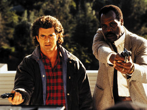 zdjęcie z filmu Zabójcza broń 2. Mel Gibson, Danny Glover