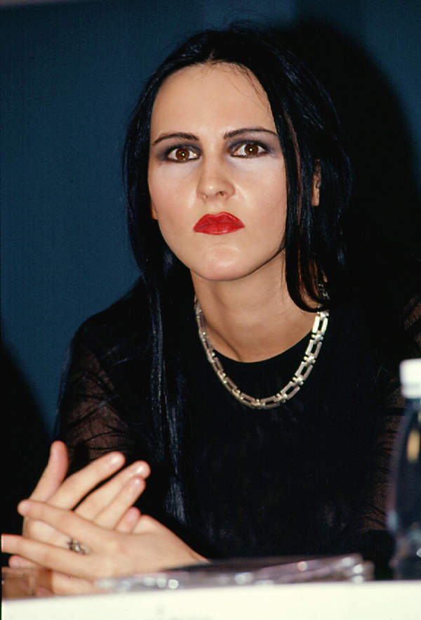 Agnieszka Chylińska, O.N.A., listopad 2001