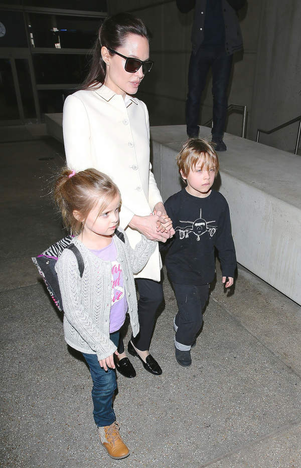 Angelina Jolie z dziećmi Knoxem i Vivienne, 11.02.2015