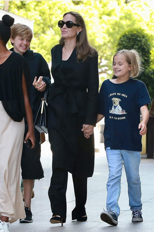 Angelina Jolie z dziećmi Knoxem i Vivienne, 18.08.2018