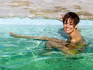 Audrey Hepburn w basenie
