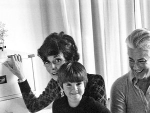 Audrey Hepburn z synem Lucą i przyjaciółką w 1973 roku