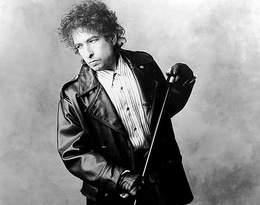 Jego piosenki śpiewają gwiazdy rocka. A on Beatlesów uczył palić trawkę. Kim jest Bob Dylan, laureat literackiego Nobla?