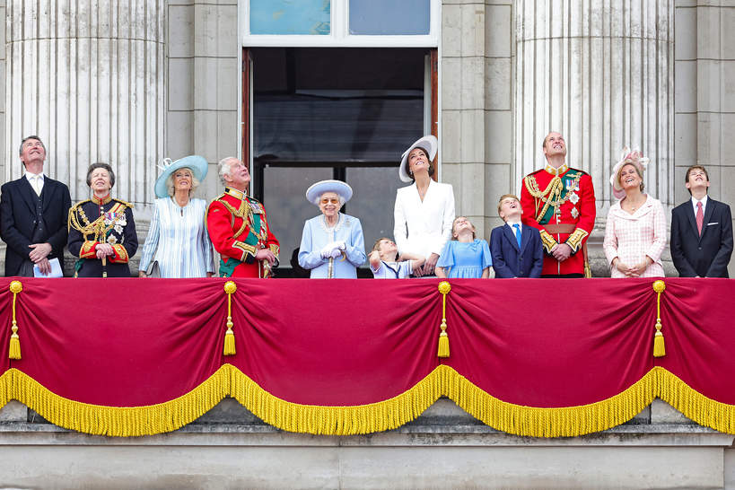 Brytyjska rodzina królewska na balkonie Pałacu Buckingham, Platynowy Jubileusz królowej Elżbiety II, 2.06.2022