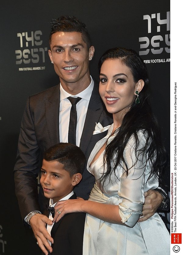 Cristiano Ronaldo odebrał Złotą Piłkę, zaś Georgina Rodriguez pochwaliła się brzuszkiem