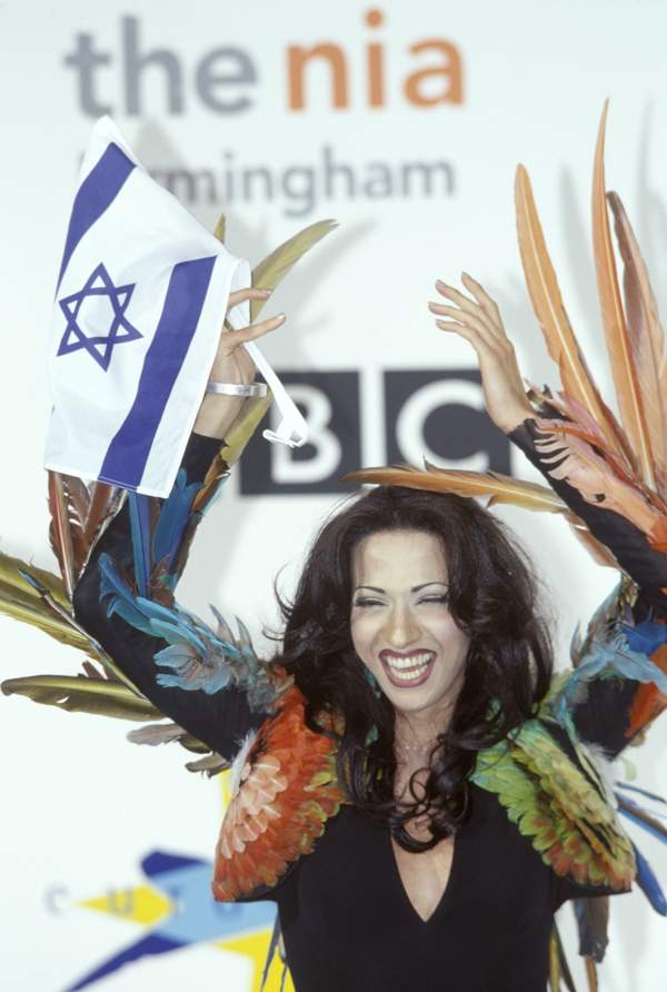 Dana International po zwycięstwie w Konkursie Piosenki Eurowizji, Birmingham, Wielka Brytania, 09.05.1998 rok