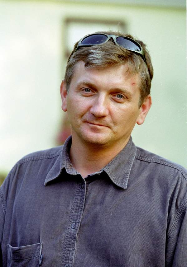 Dariusz Kowalski jako Janusz Tracz w „Plebanii”, 2003 rok