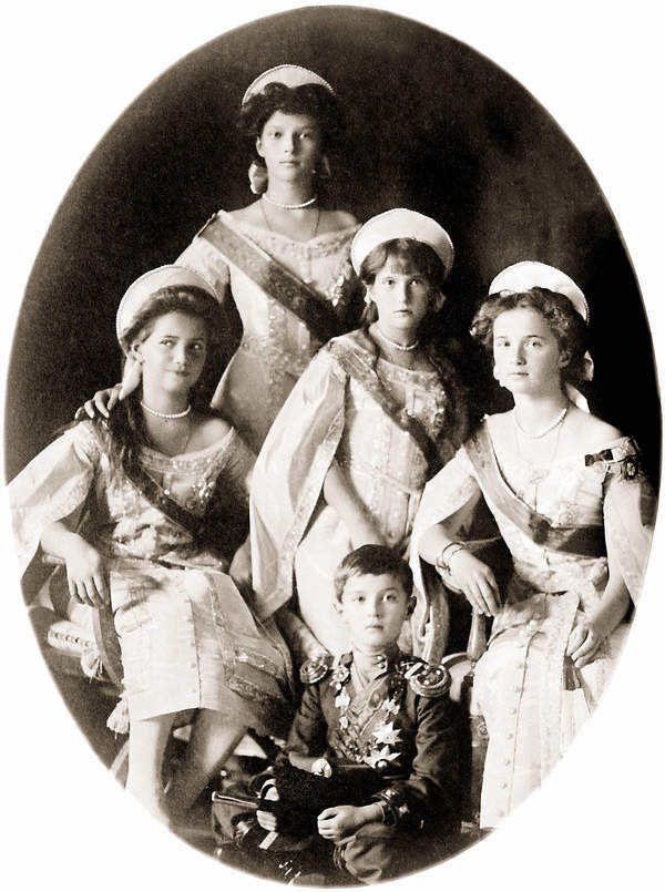 Dzieci ostatniego cara Rosji, Mikołaja II: Olga, Tatiana, Maria, Anastazja i Aleksy