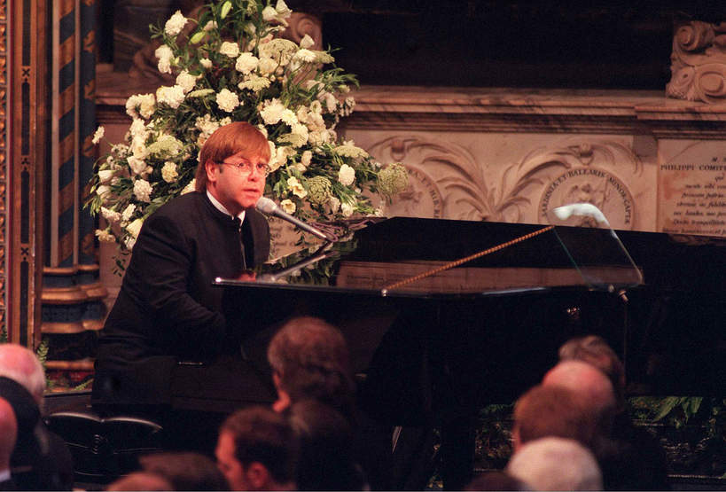 Elton John na pogrzebie księżnej Diany, 6.09.1997 rok 