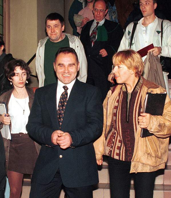 Gdańsk 1996, Nikodem „Nikoś” Skotarczuk w Sądzie Wojewódzkim w Gdańsku w otoczeniu dziennikarzy
