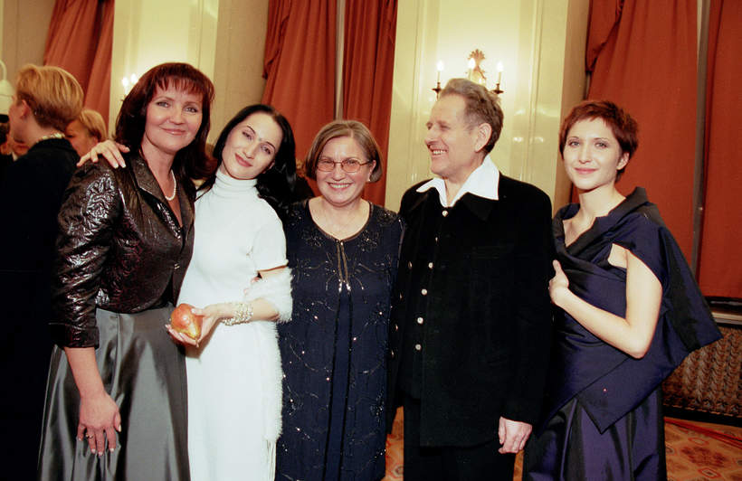 Jolanta Kwaśniewska, Justyna Steczkowska, Magda Steczkowska, rodzice, 12.1999 r. 