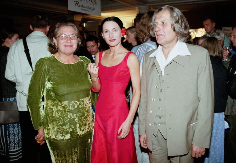 Justyna Steczkowska z rodzicami, 09.1999 r.