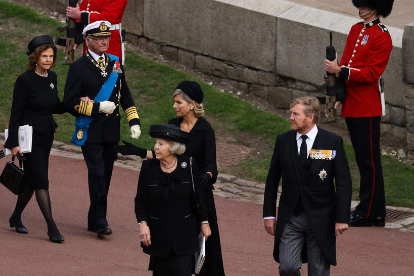 Karol XVI Gustaw, królowa Sylwia z członkami holenderskiej rodziny królewskiej, pogrzeb Elżbiety II, 19.09.2022 rok