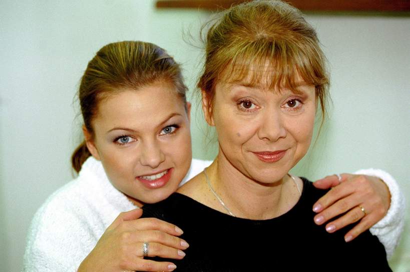 Katarzyna Bujakiewicz, Daria Trafankowska, plan serialu „Na dobre i na złe”, maj 2001