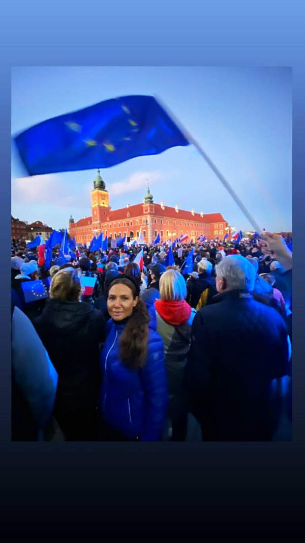 Kinga Rusin, protest, zostajemy w Unii Europejskiej