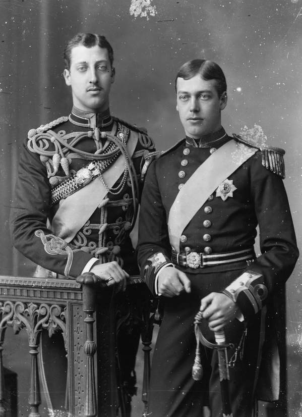 Król Jerzy V ze starszym bratem, Albertem, około 1885 roku