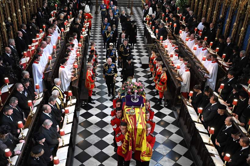 Król Karol III w kondukcie żałobny za trumną, pogrzeb królowej Elżbiety II, Londyn, Wielka Brytania, 19.09.2022 rok