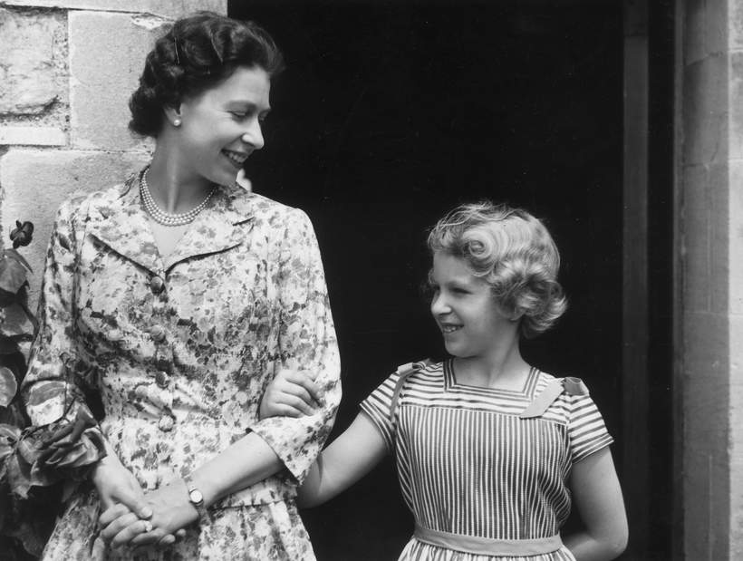 Królowa Elżbieta II i księżniczka Anna, około 1960 roku