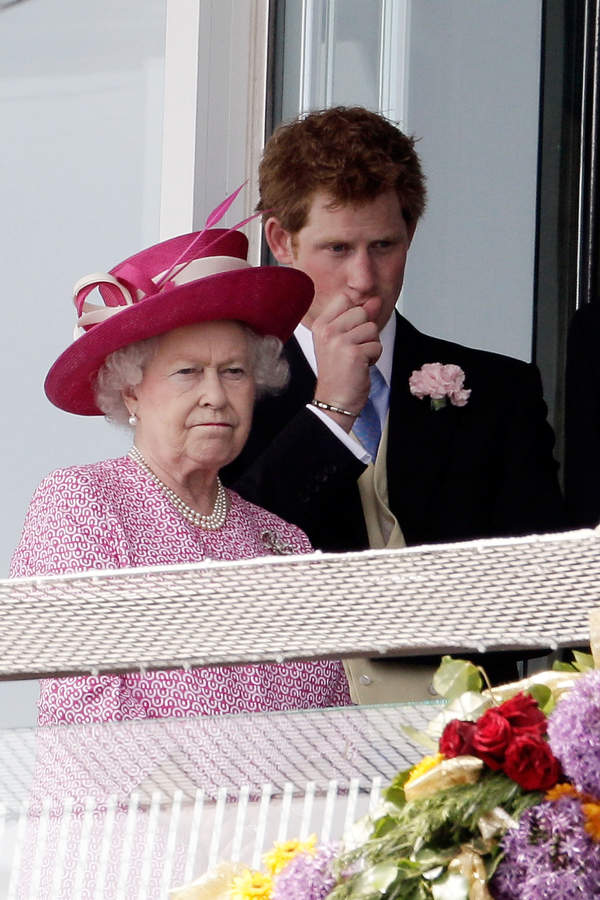 Królowa Elżbieta II, książę Harry, Epsom, Wielka Brytania, 04.06.2011 rok