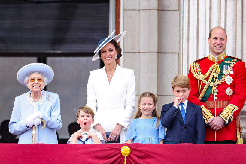 Królowa Elżbieta II, księżna Kate, książę William, książę George, księżniczka Charlotte i książę Louis, Trooping the Colour, 2.06.2022