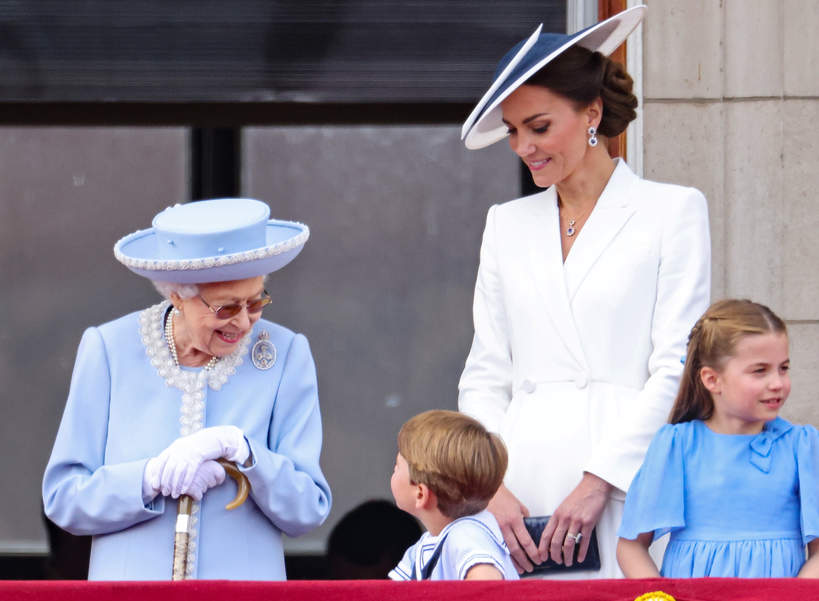 Królowa Elżbieta II, księżna Kate, księżniczka Charlotte i książę Louis, Trooping the Colour, 2.06.2022