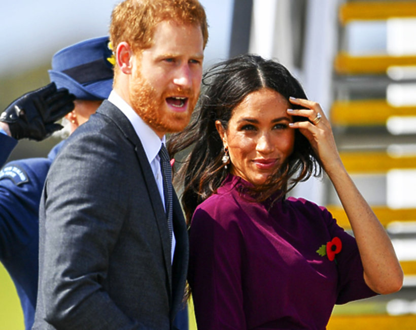 Książę Harry złapał księżną Meghan za pupę, wsiadając do samolotu, gdy opuszczali Australię