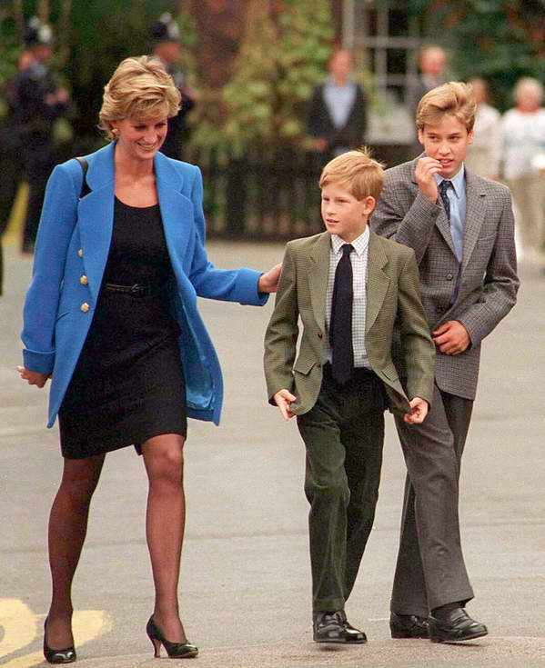 Księżna Diana z synami: księciem Williamem i księciem Harrym, wrzesień 1995 roku
