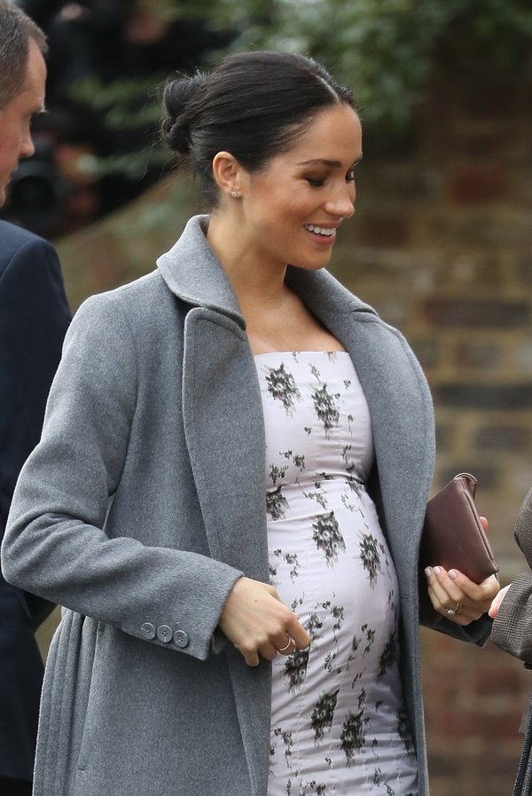 Księżna Meghan w zaawansowanej ciąży na spotkaniu w Brinsworth House. Spodziewa się bliźniąt?